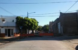 Corte de tránsito en calle Mármol esquina Paso